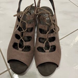 Munro Jillie brown Leather Sandals size 10.5